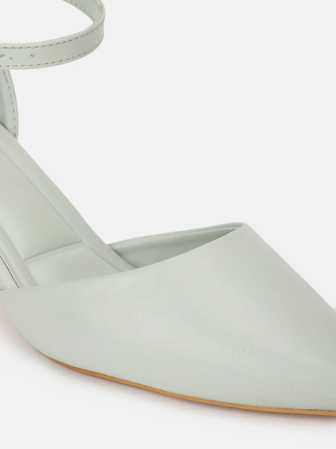 Pointed-Toe-Kitten Heel
