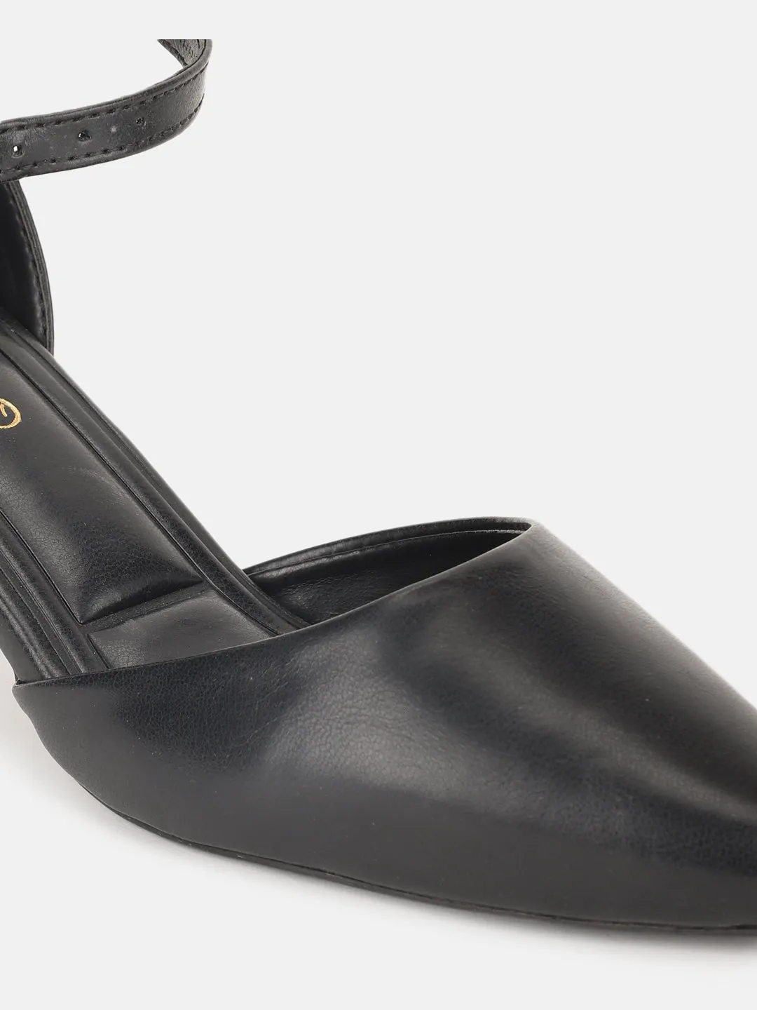 Pointed-Toe-Kitten Heel